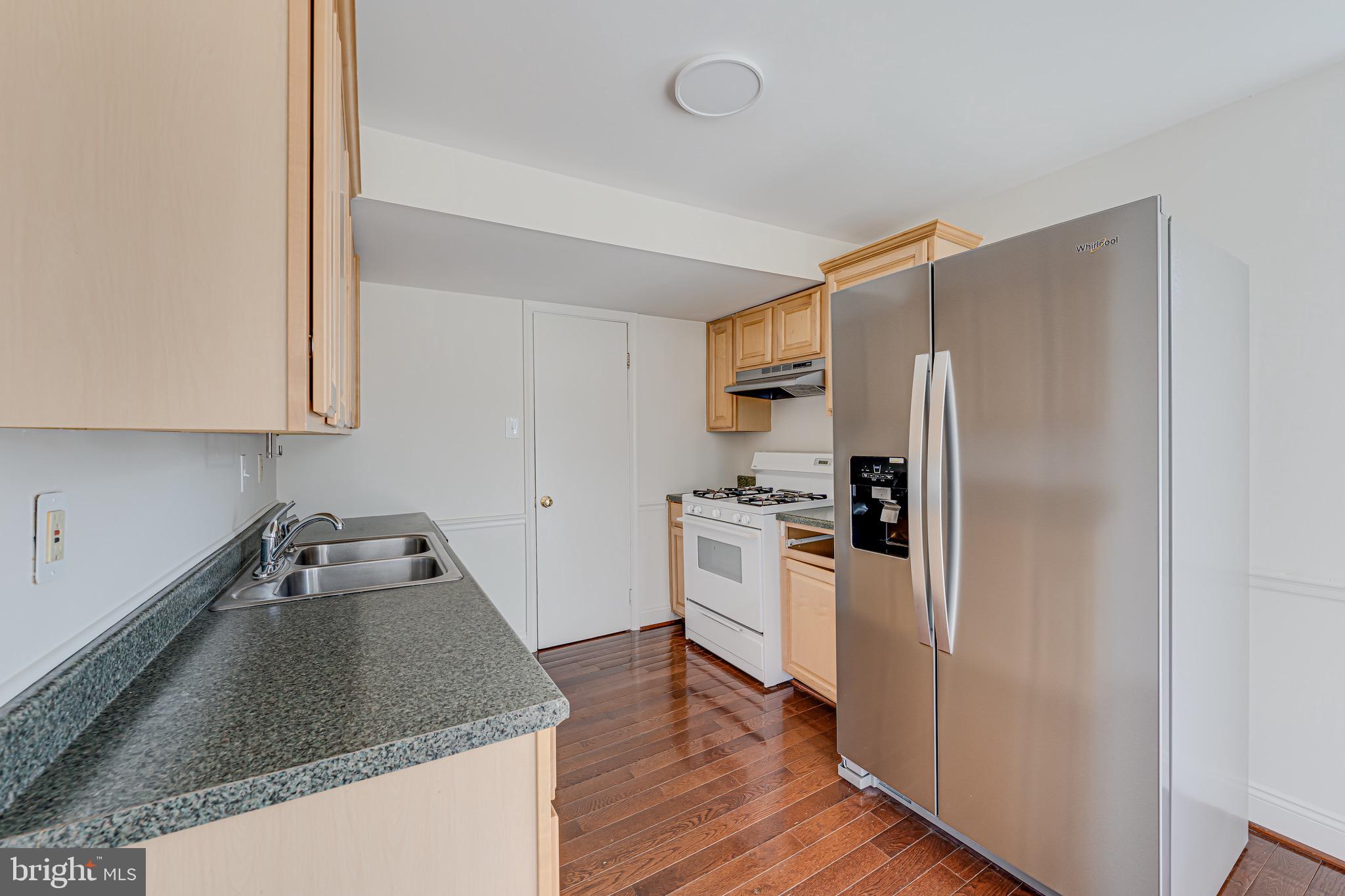 PINEWOOD LAKE - Residential Lease