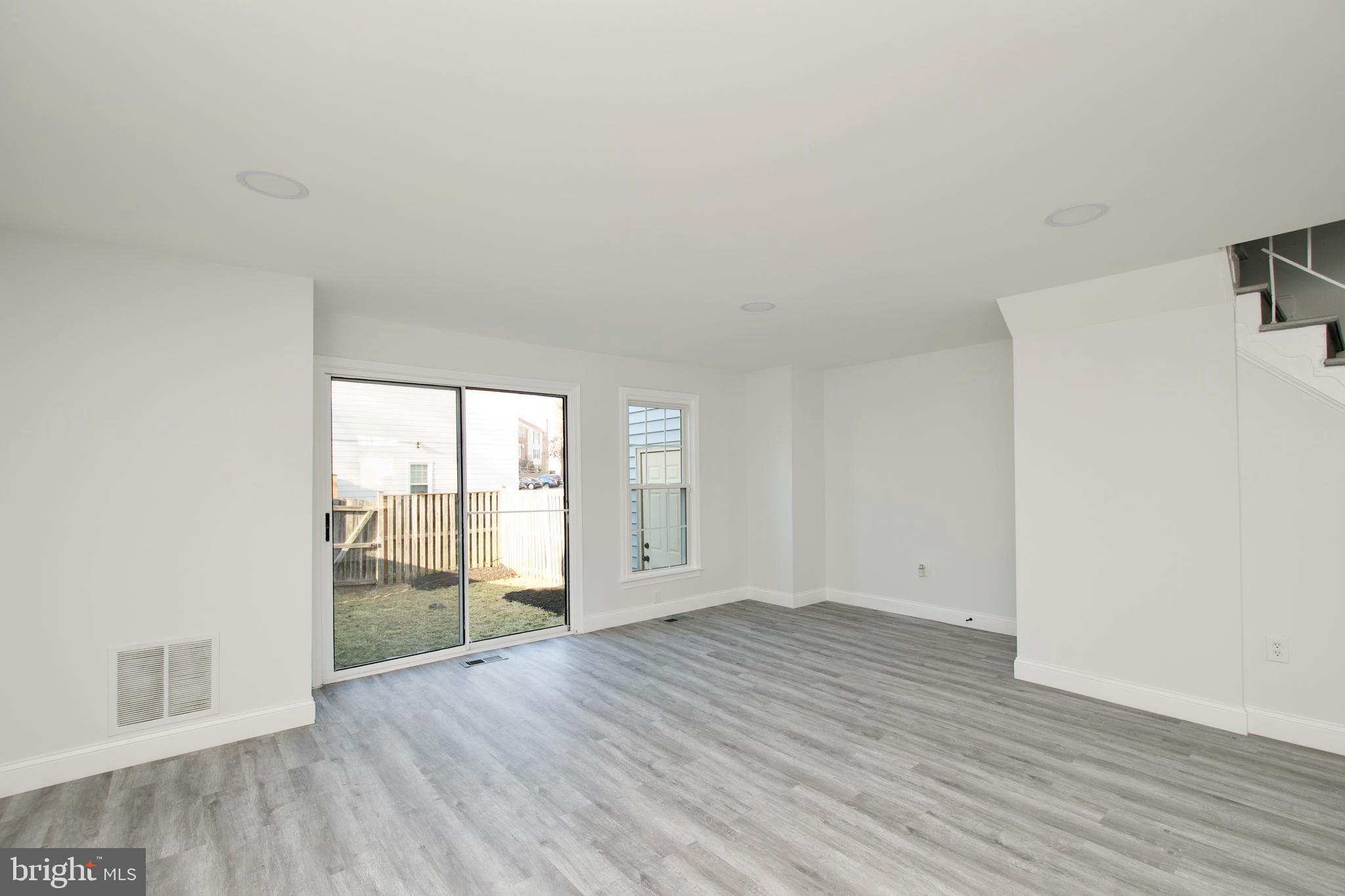 SARATOGA TOWNHOUSES - Residential