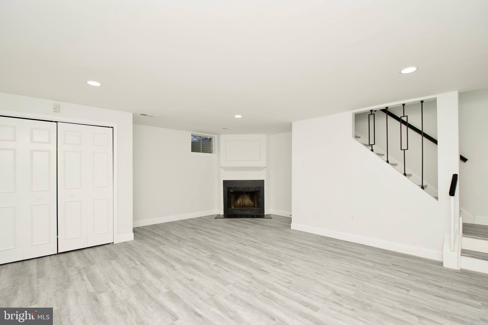 SARATOGA TOWNHOUSES - Residential