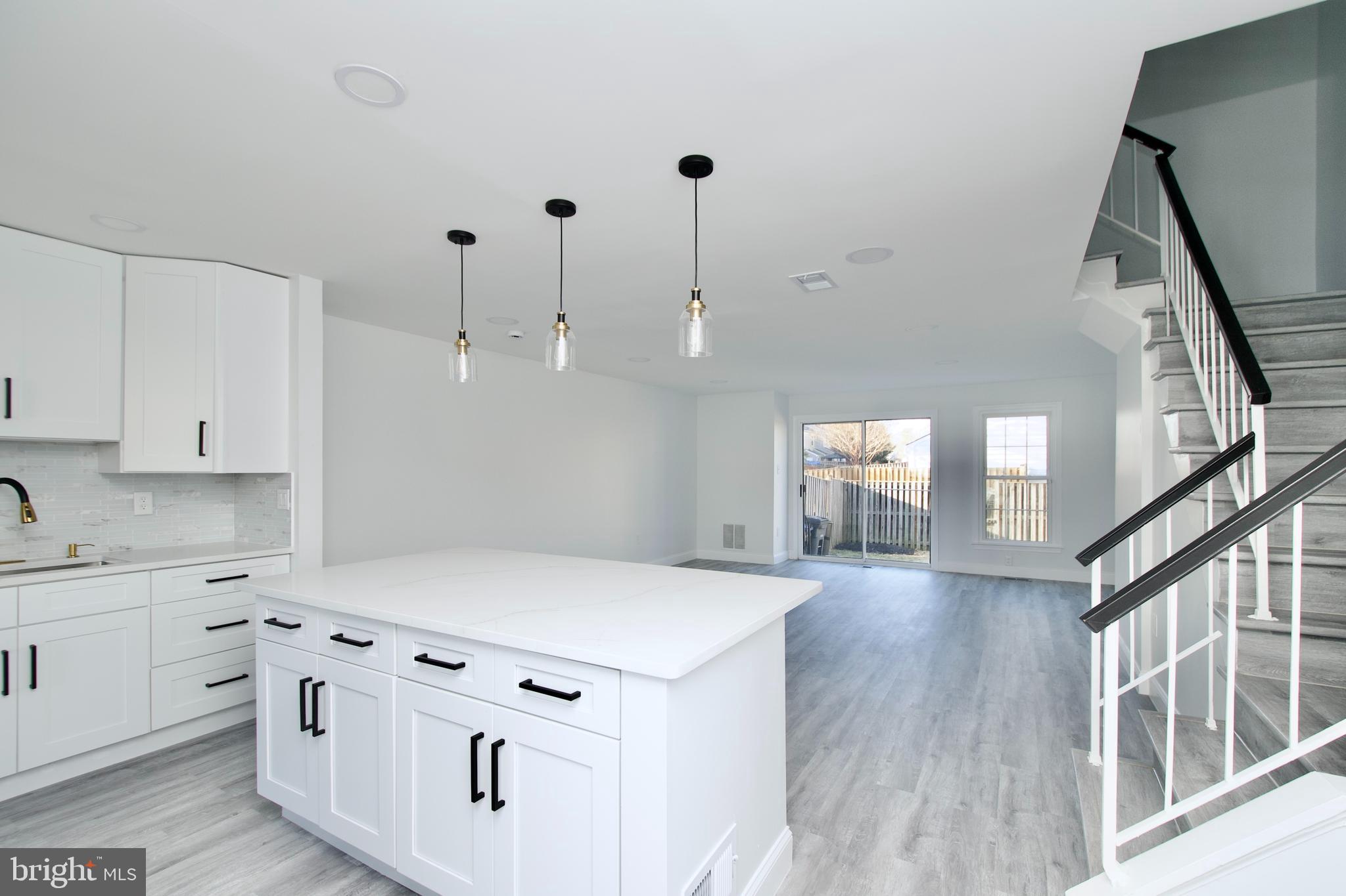 SARATOGA TOWNHOUSES - Residential