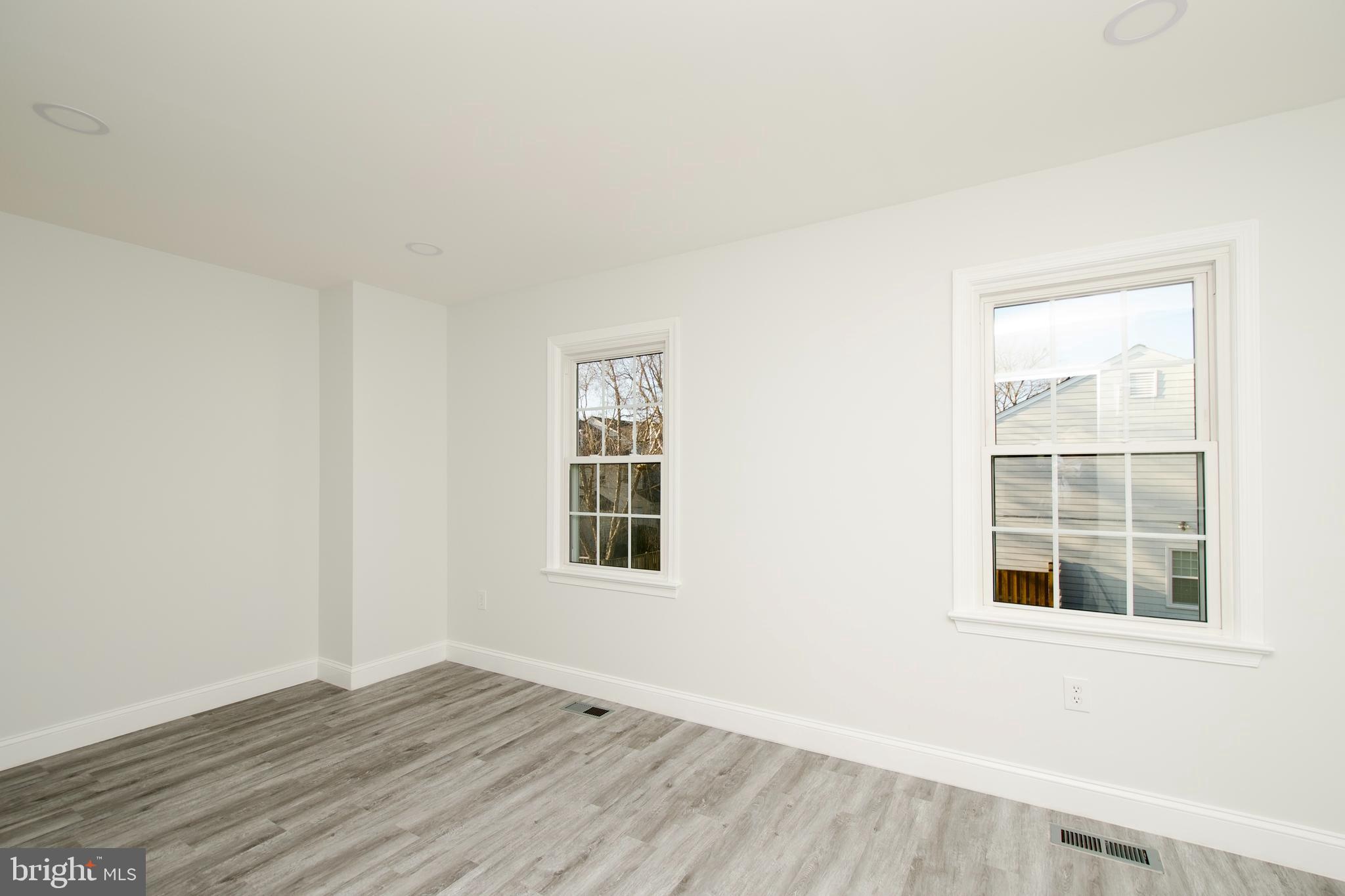 SARATOGA TOWNHOUSES - Residential