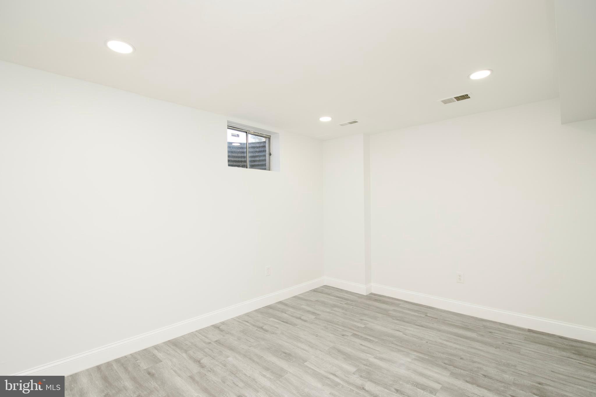SARATOGA TOWNHOUSES - Residential
