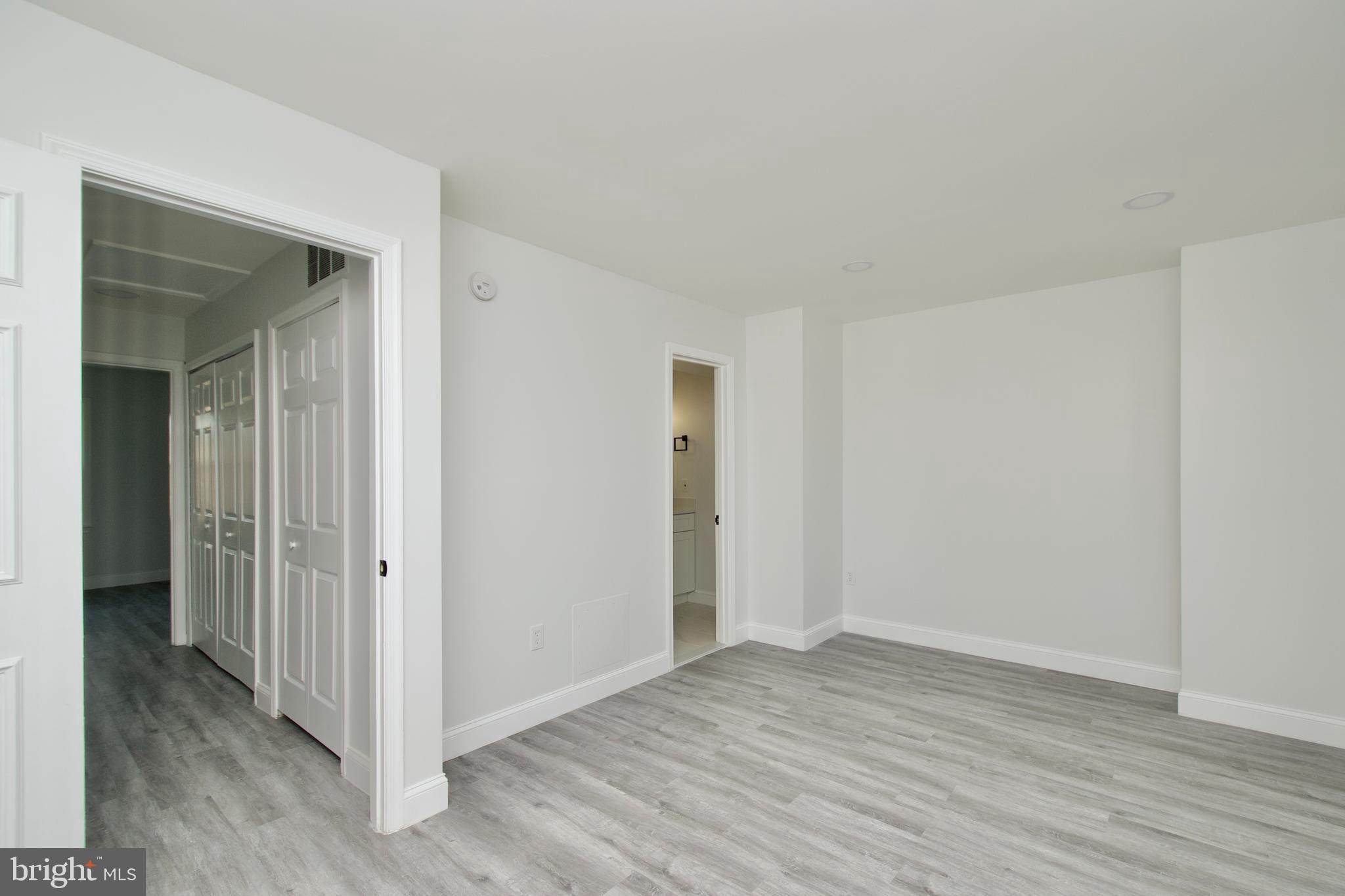 SARATOGA TOWNHOUSES - Residential