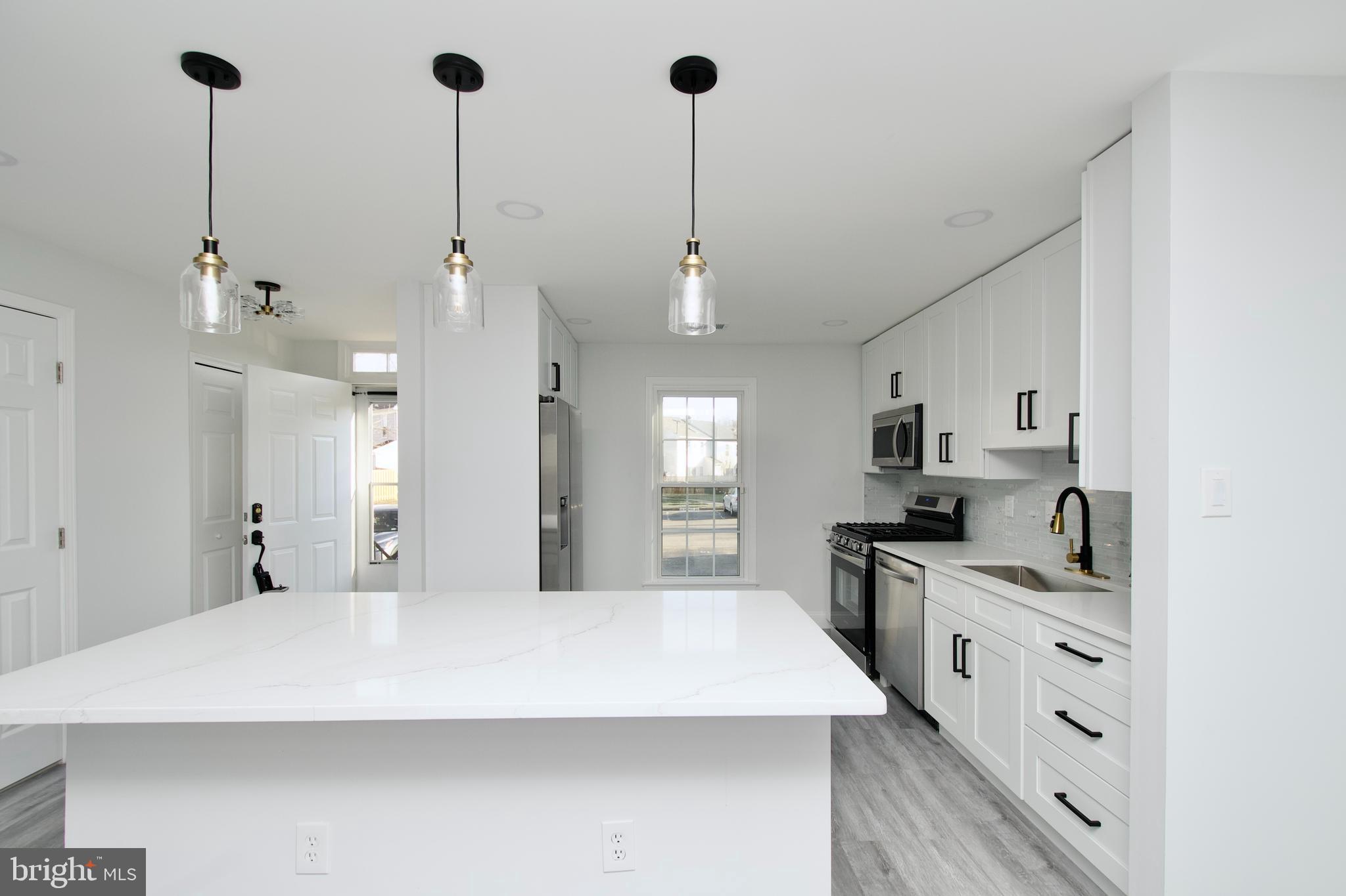 SARATOGA TOWNHOUSES - Residential