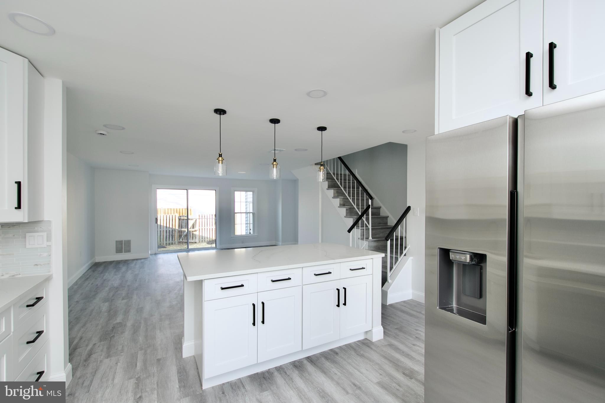 SARATOGA TOWNHOUSES - Residential