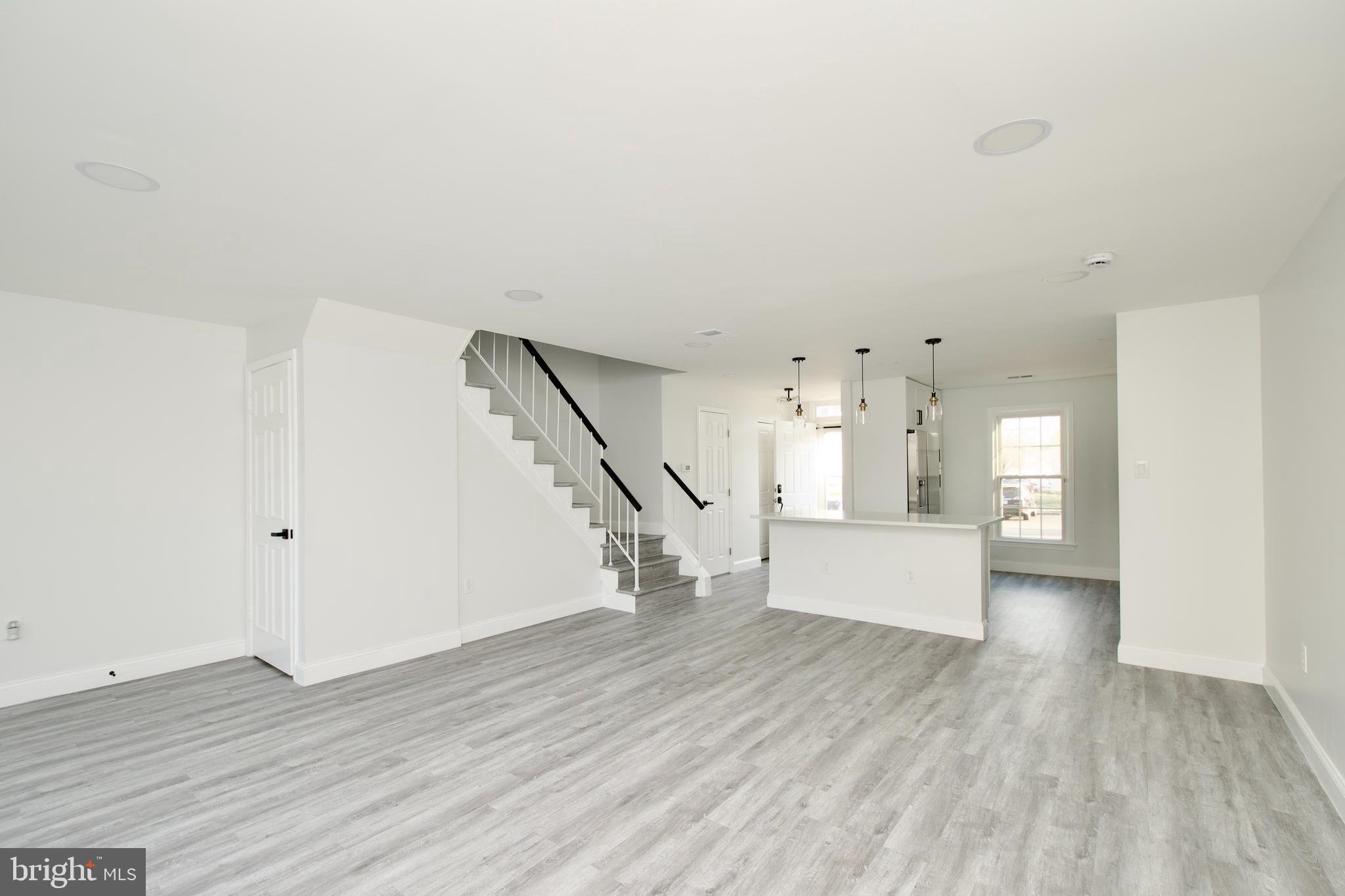 SARATOGA TOWNHOUSES - Residential