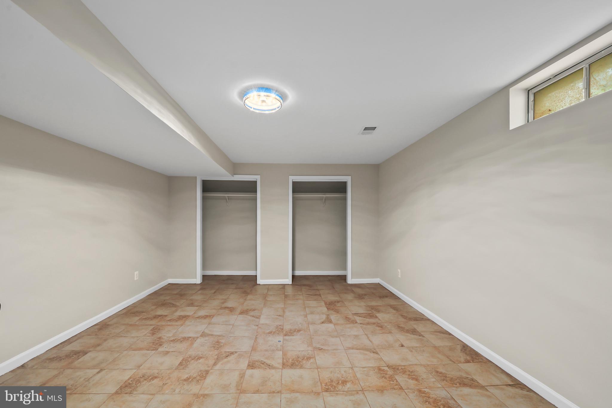FOUR SEASONS - Residential