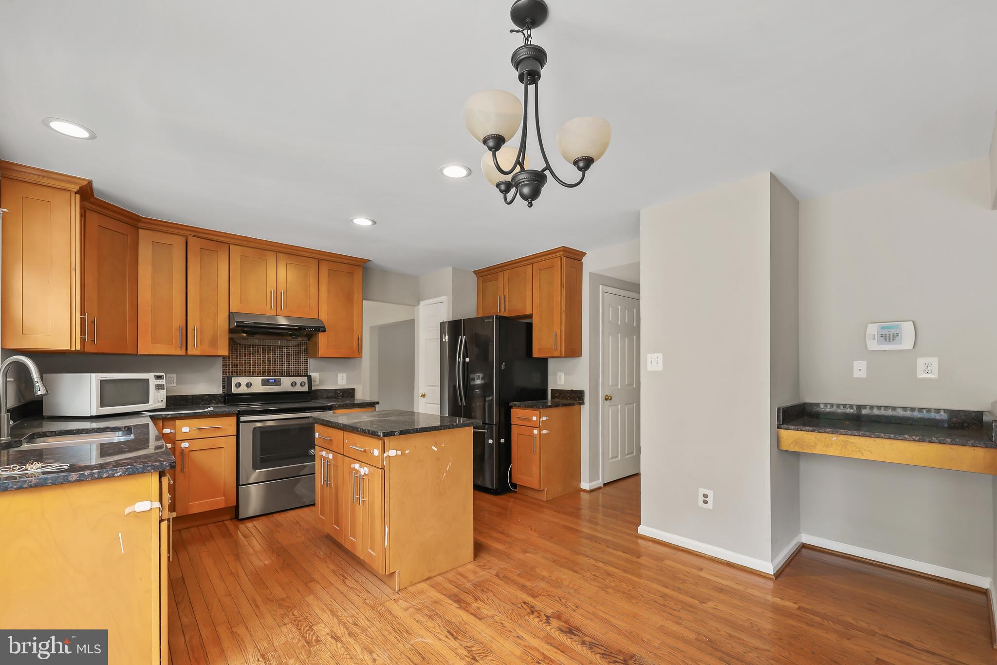 FOUR SEASONS - Residential