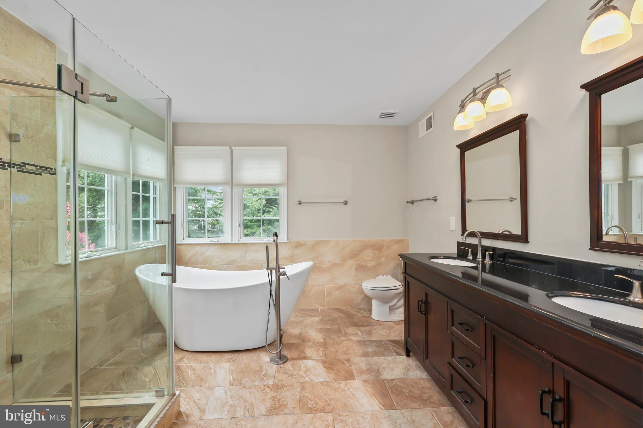 FOUR SEASONS - Residential