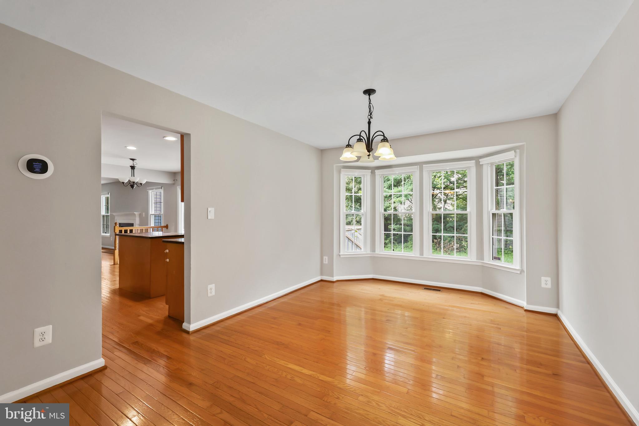 FOUR SEASONS - Residential