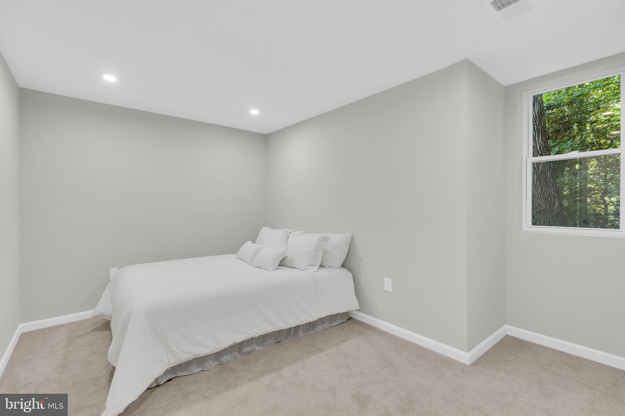SOUTH RUN OAKS - Residential