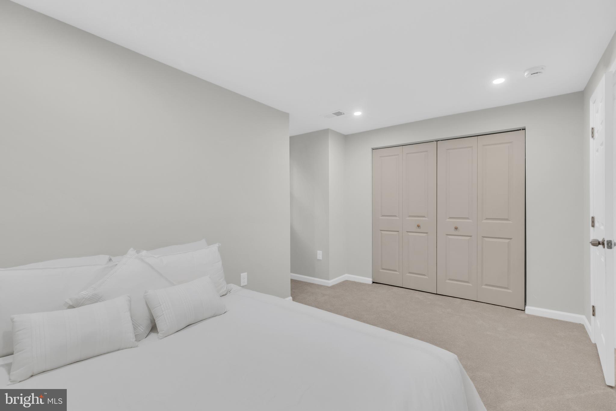 SOUTH RUN OAKS - Residential