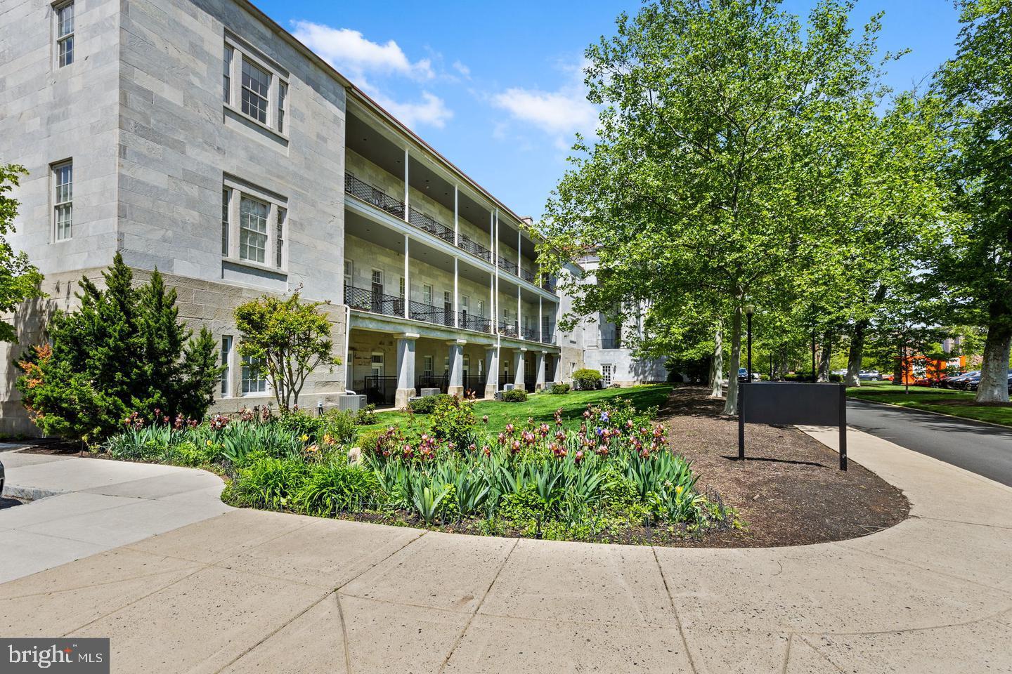 NAVAL SQUARE - Residential