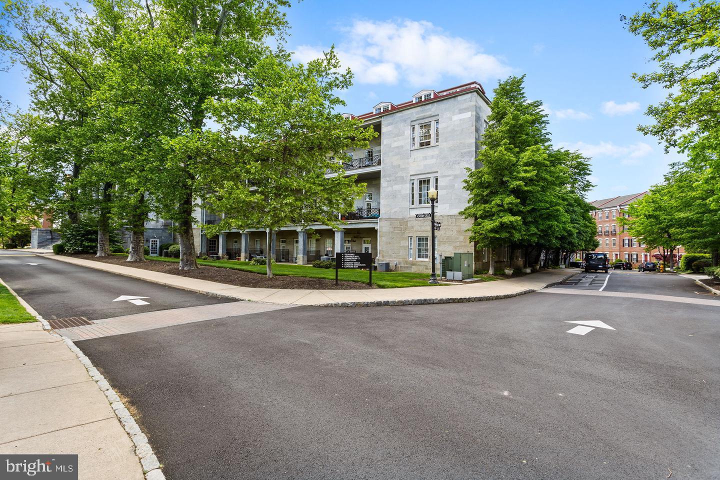NAVAL SQUARE - Residential