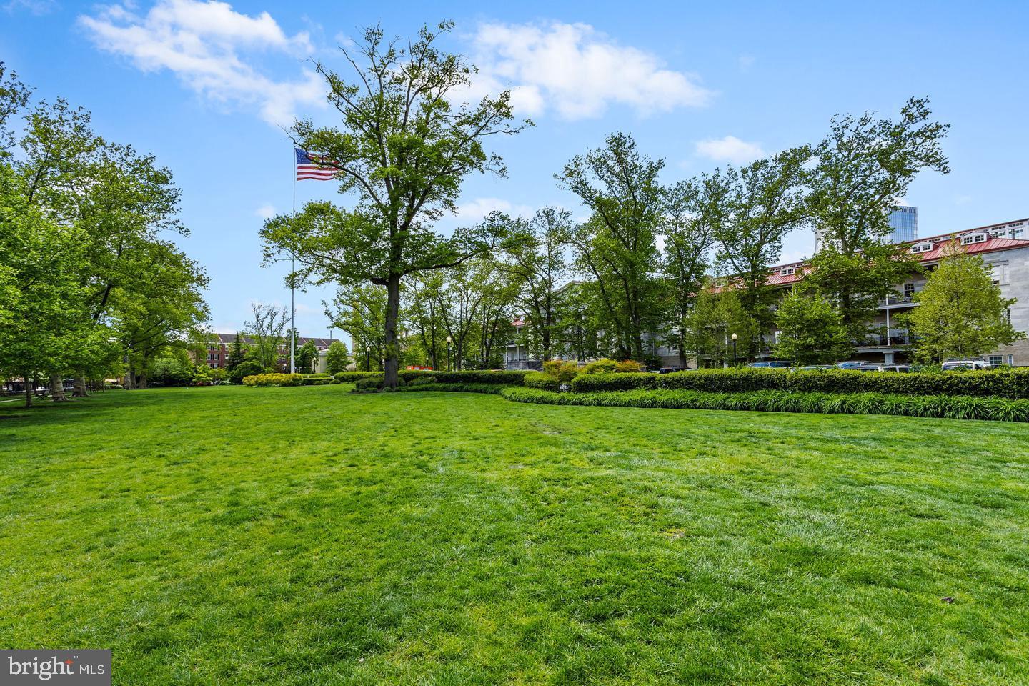 NAVAL SQUARE - Residential