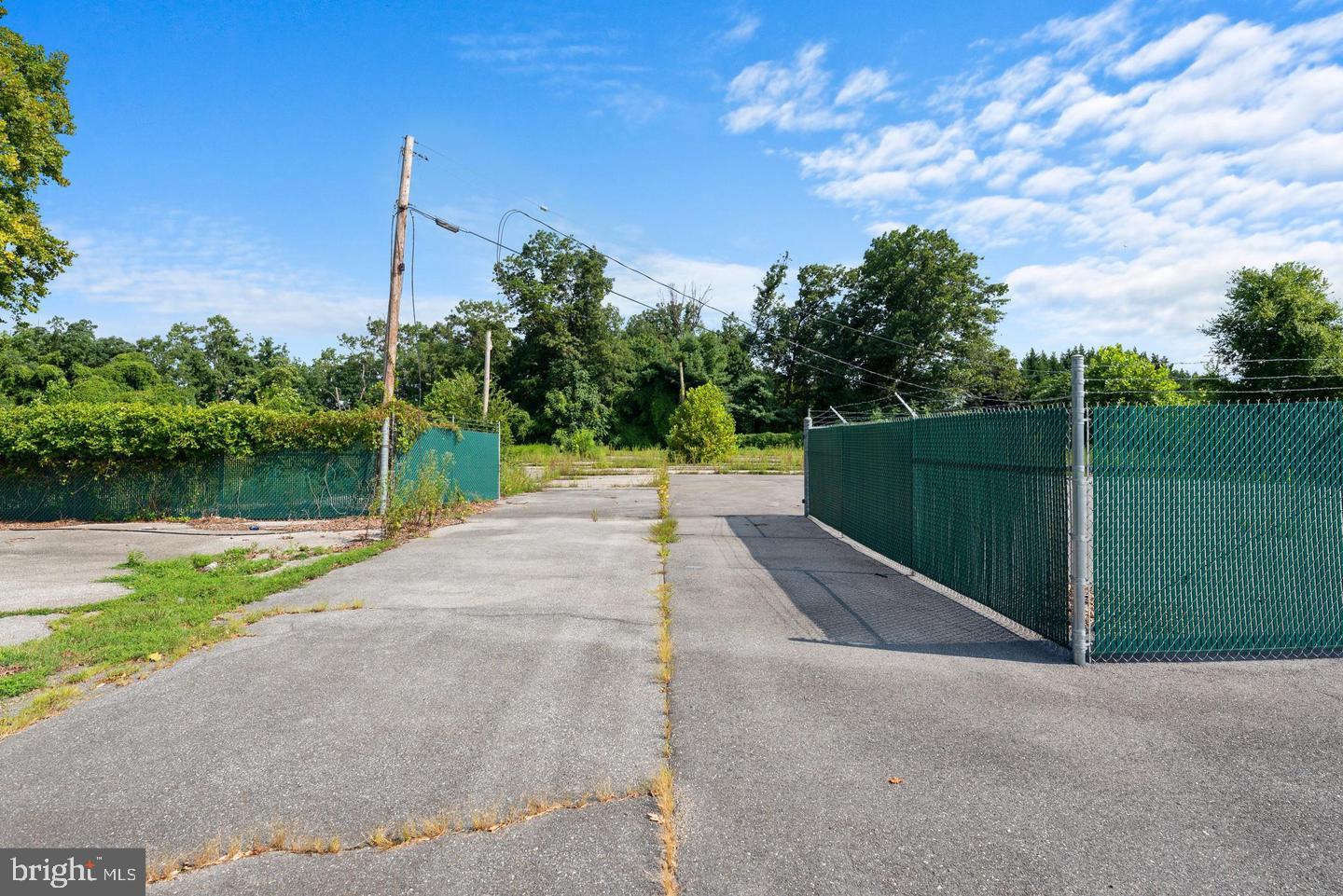 DAISY HILL ESTATES - Commercial Sale