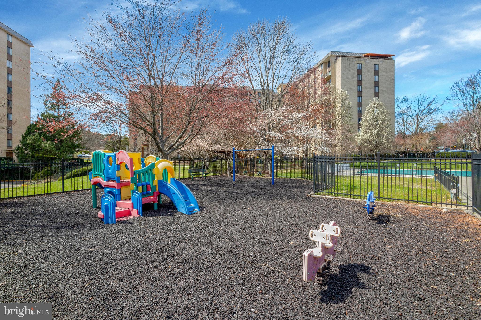 WOODLAKE TOWERS - Residential