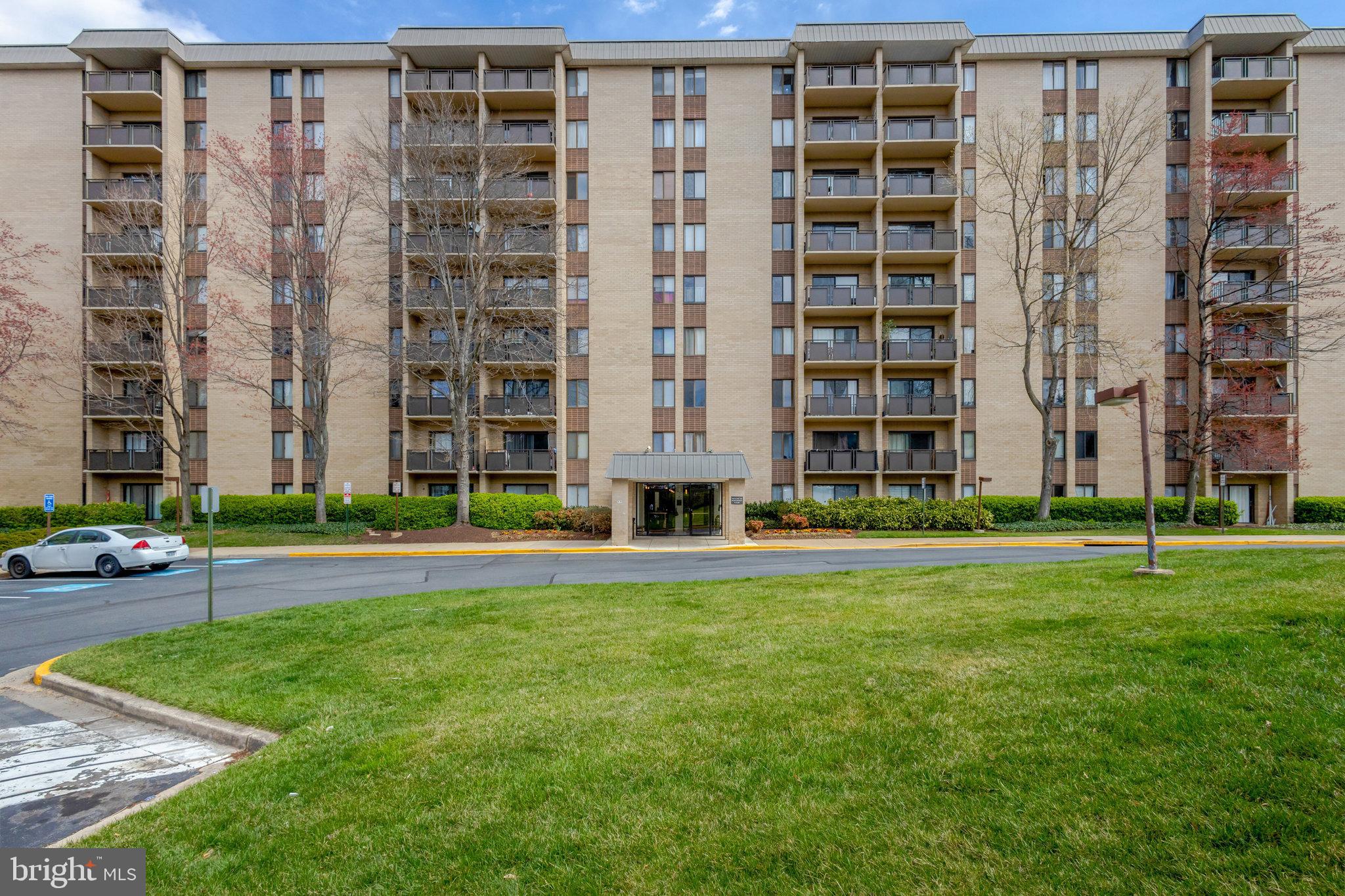 WOODLAKE TOWERS - Residential