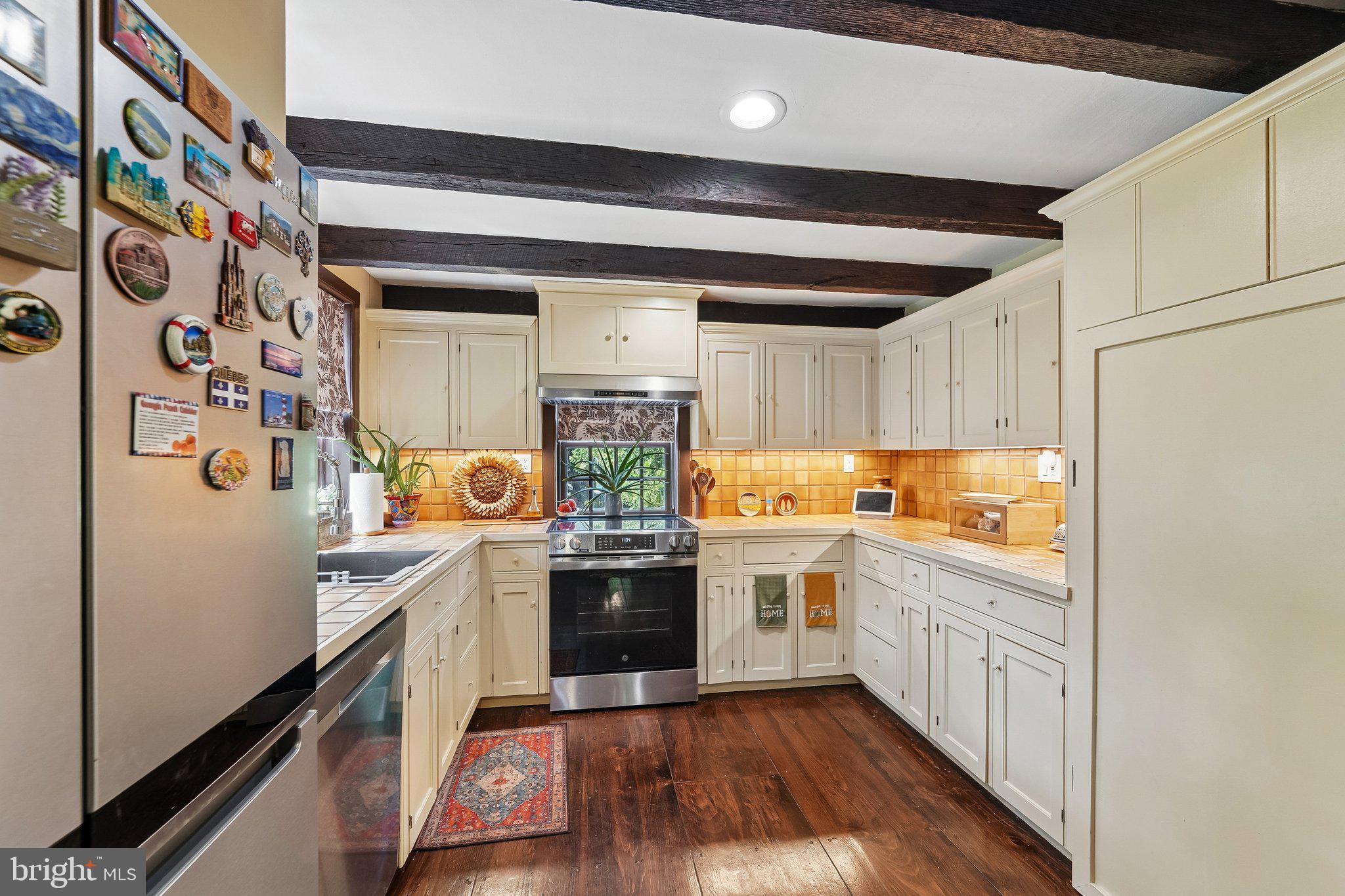 BROADVIEW ESTATES - Residential