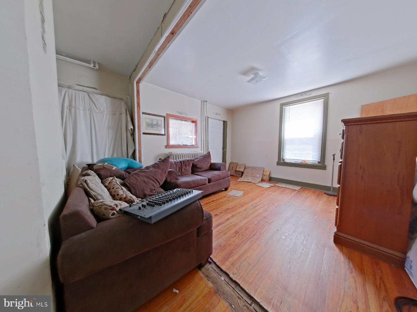 FRANKFORD - Commercial Sale