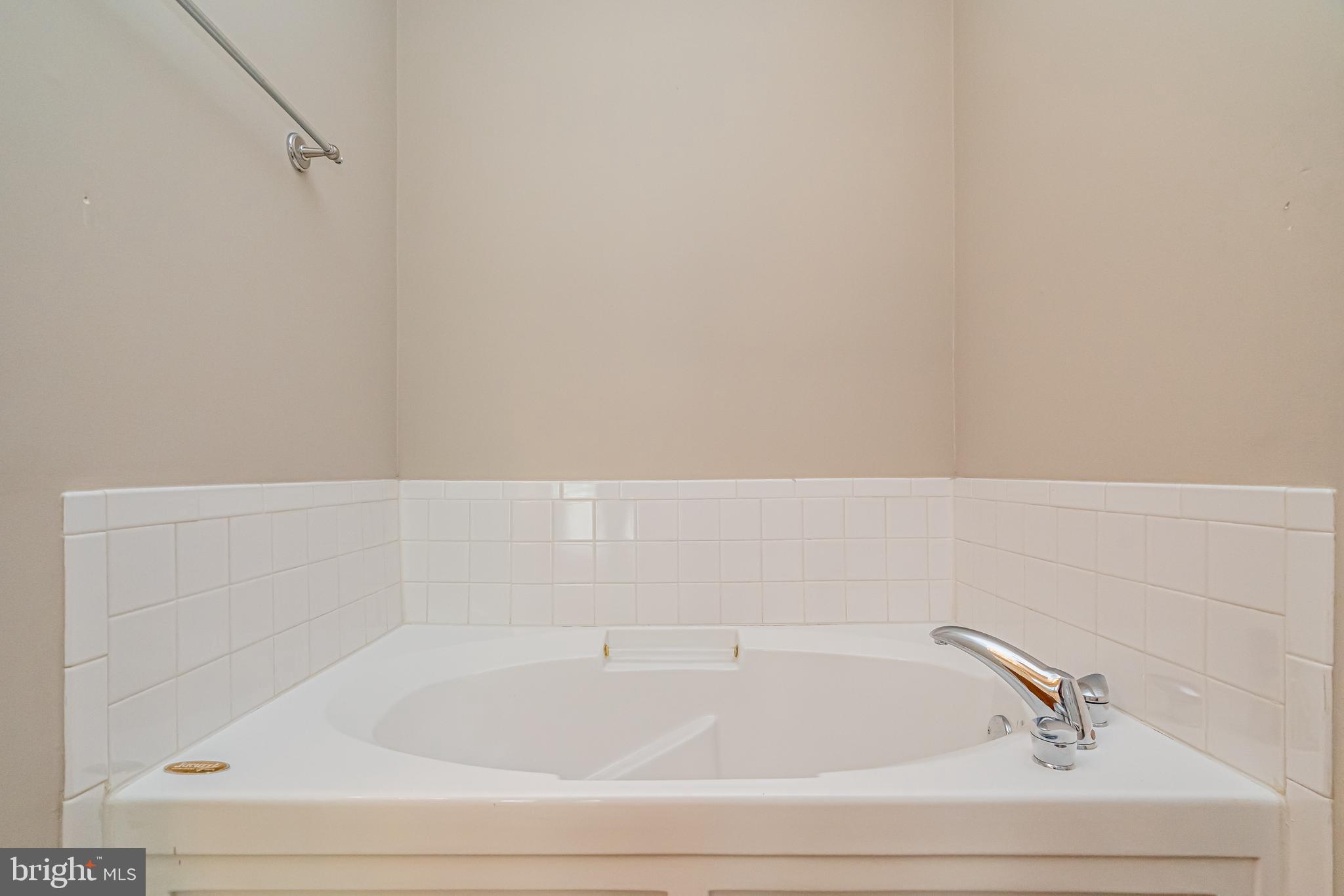 COUNTY CENTER CONDOS - Residential Lease