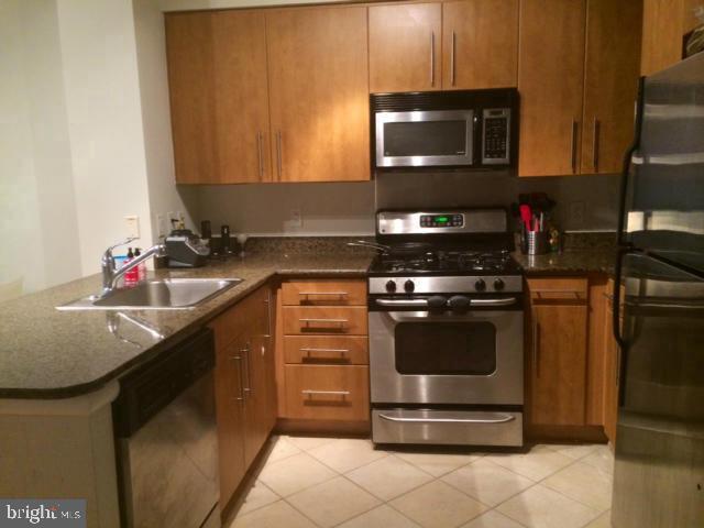CLARENDON 1021 - Residential Lease
