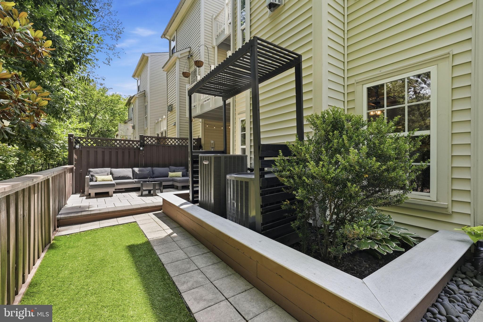 BROADLANDS SOUTH - Residential