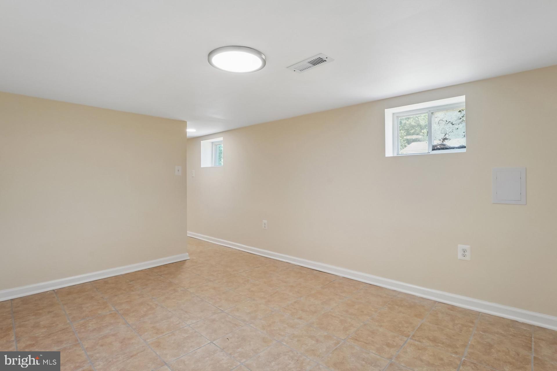 CATONSVILLE MANOR - Residential