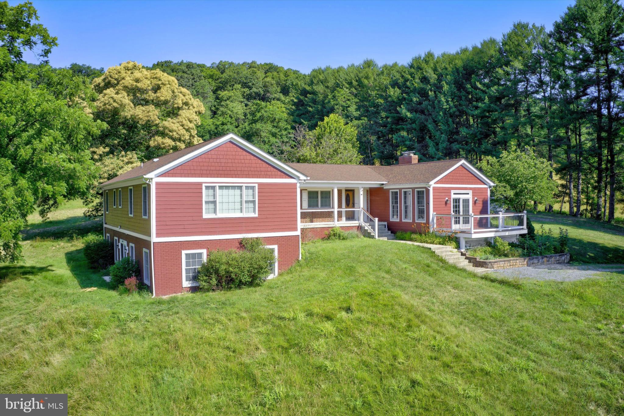 BETWEEN HILLS - Residential