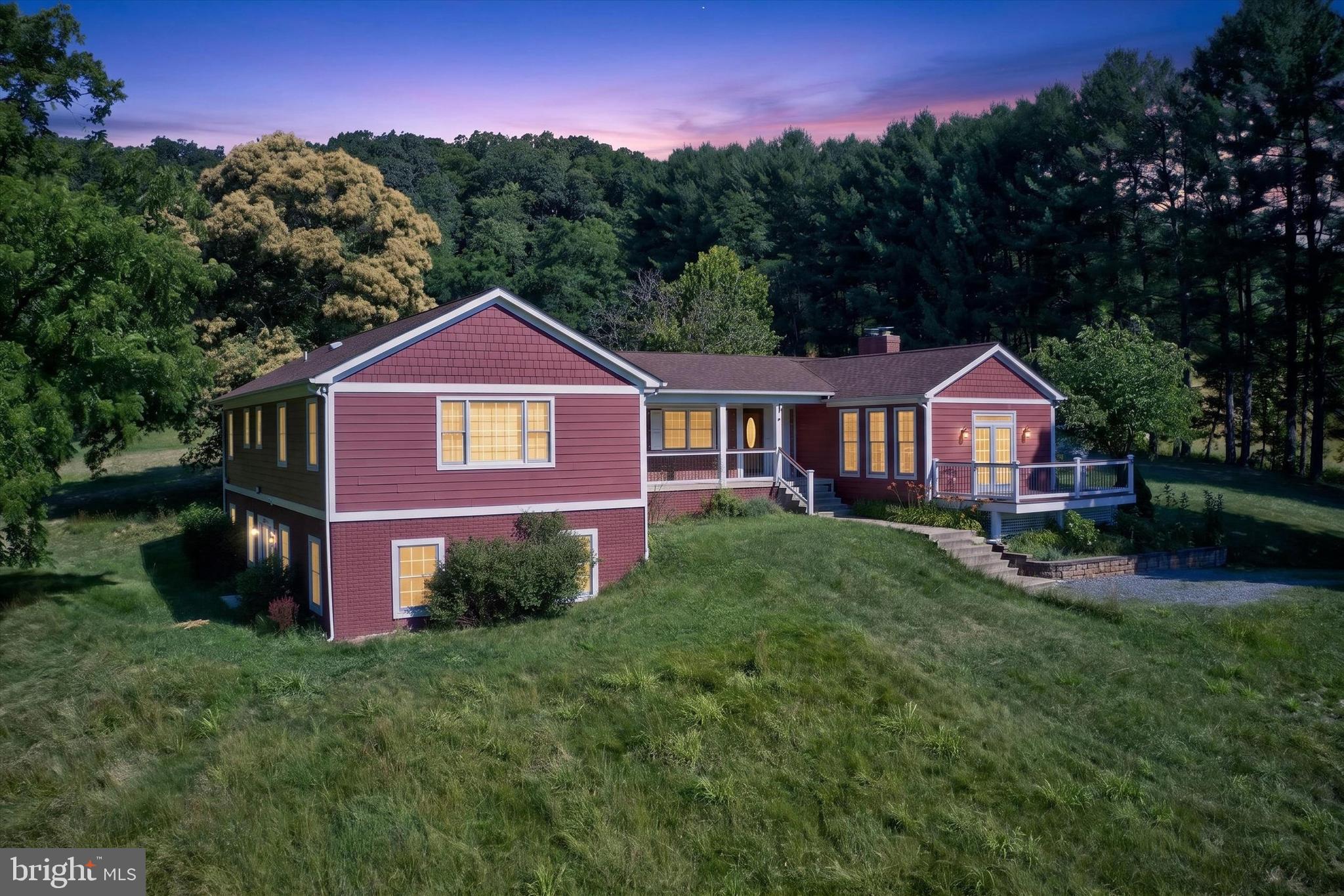 BETWEEN HILLS - Residential