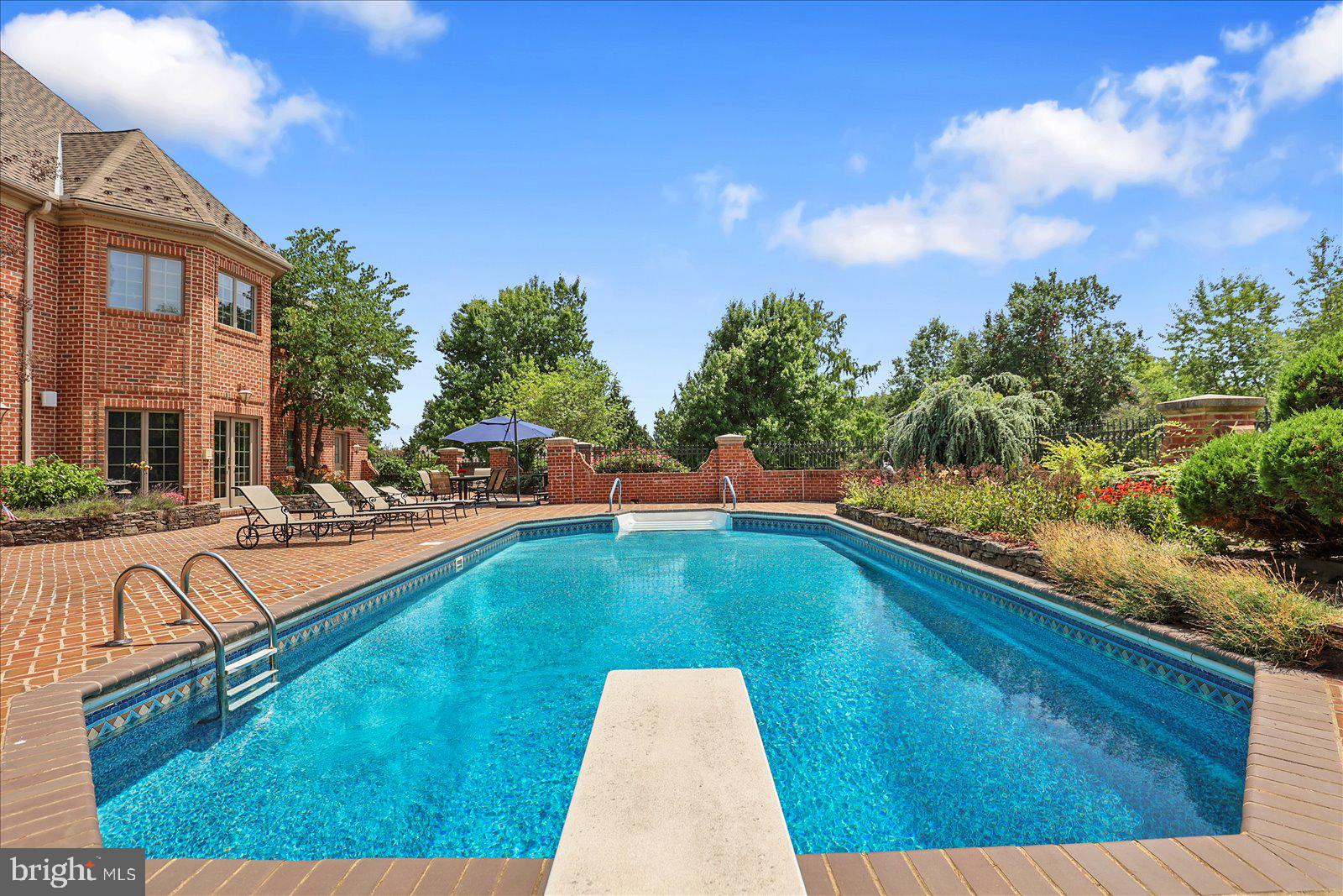 THORNHILL - Residential