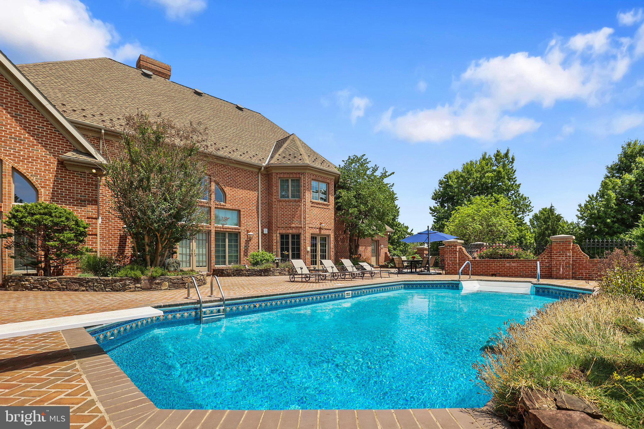 THORNHILL - Residential
