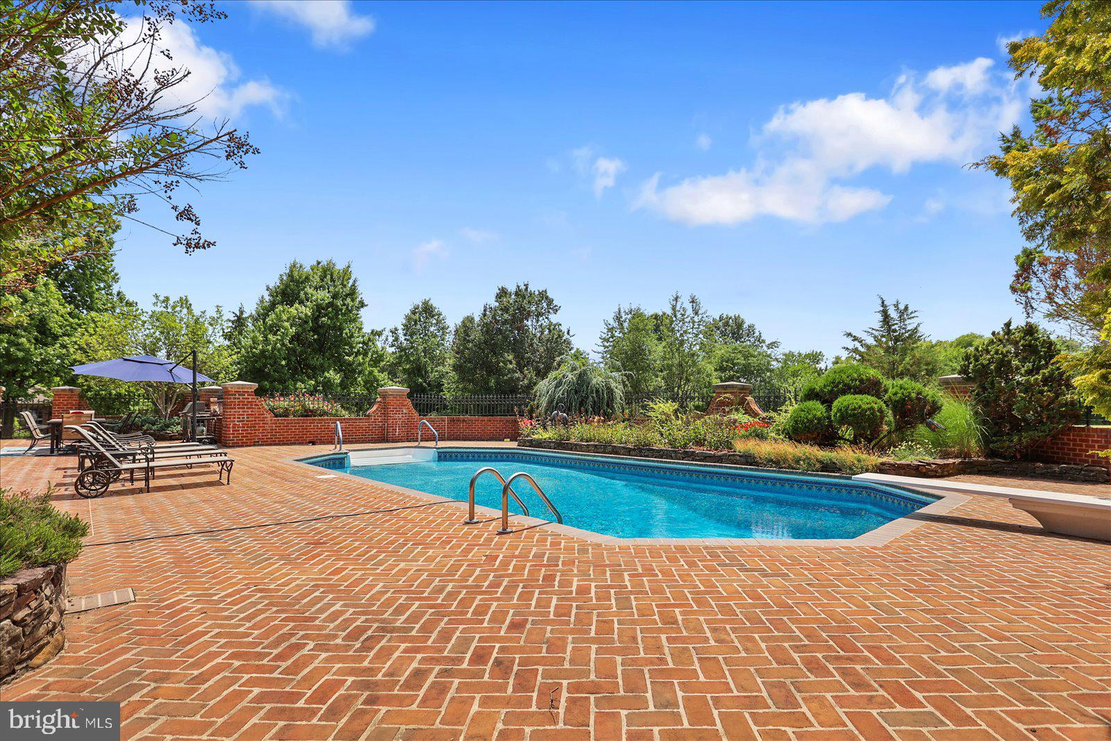 THORNHILL - Residential