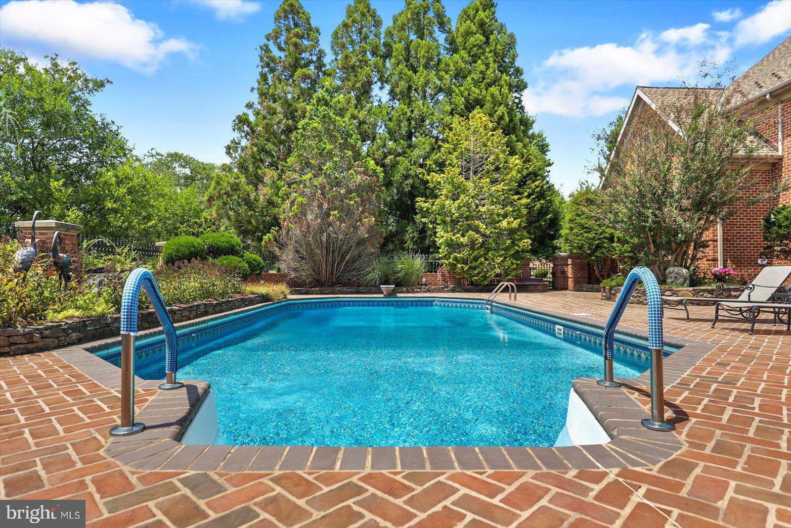 THORNHILL - Residential