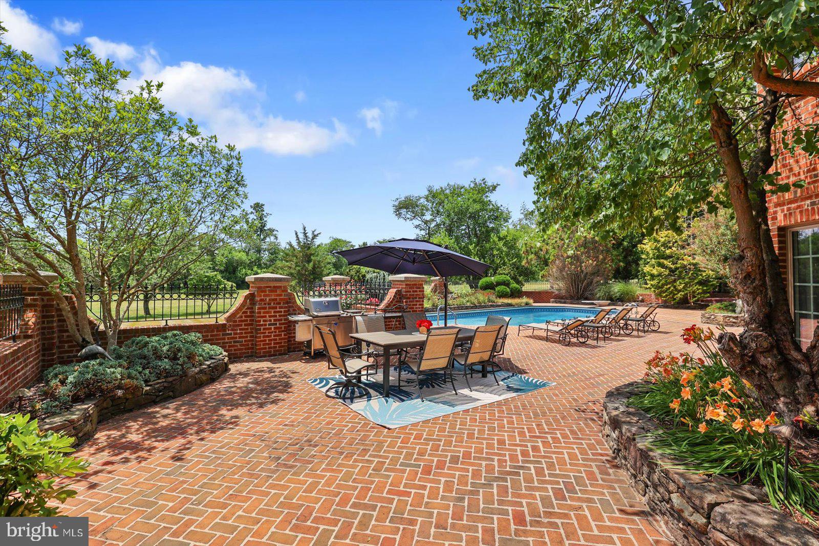 THORNHILL - Residential