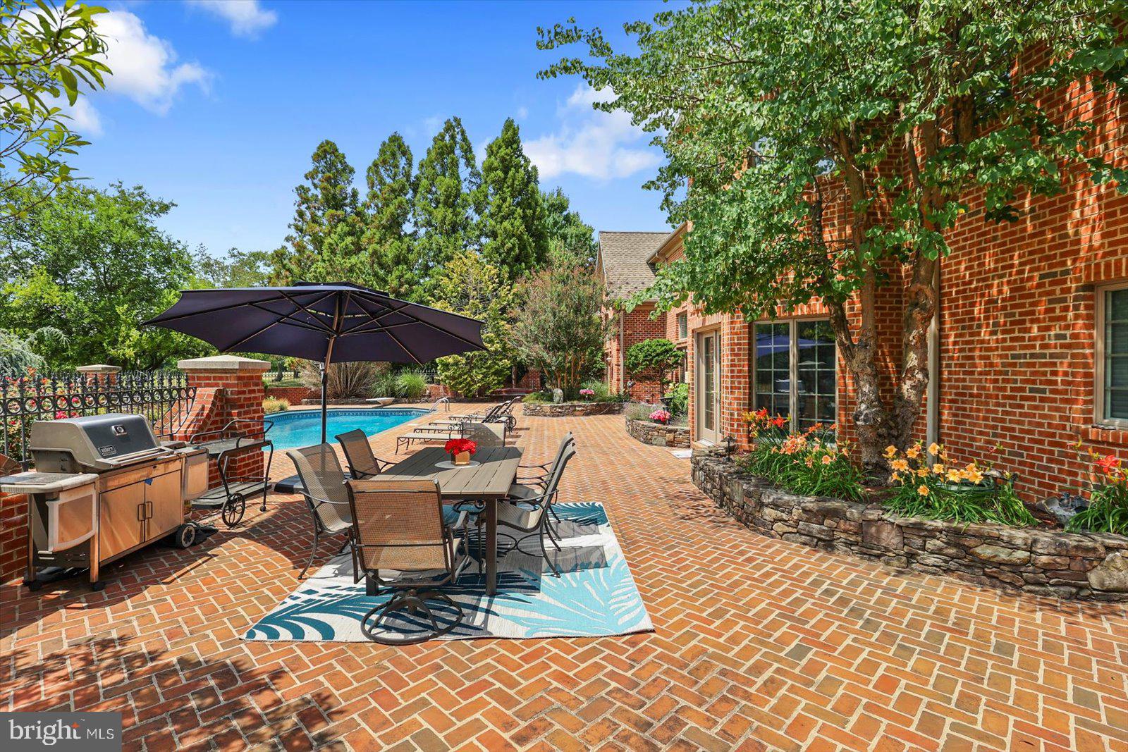 THORNHILL - Residential
