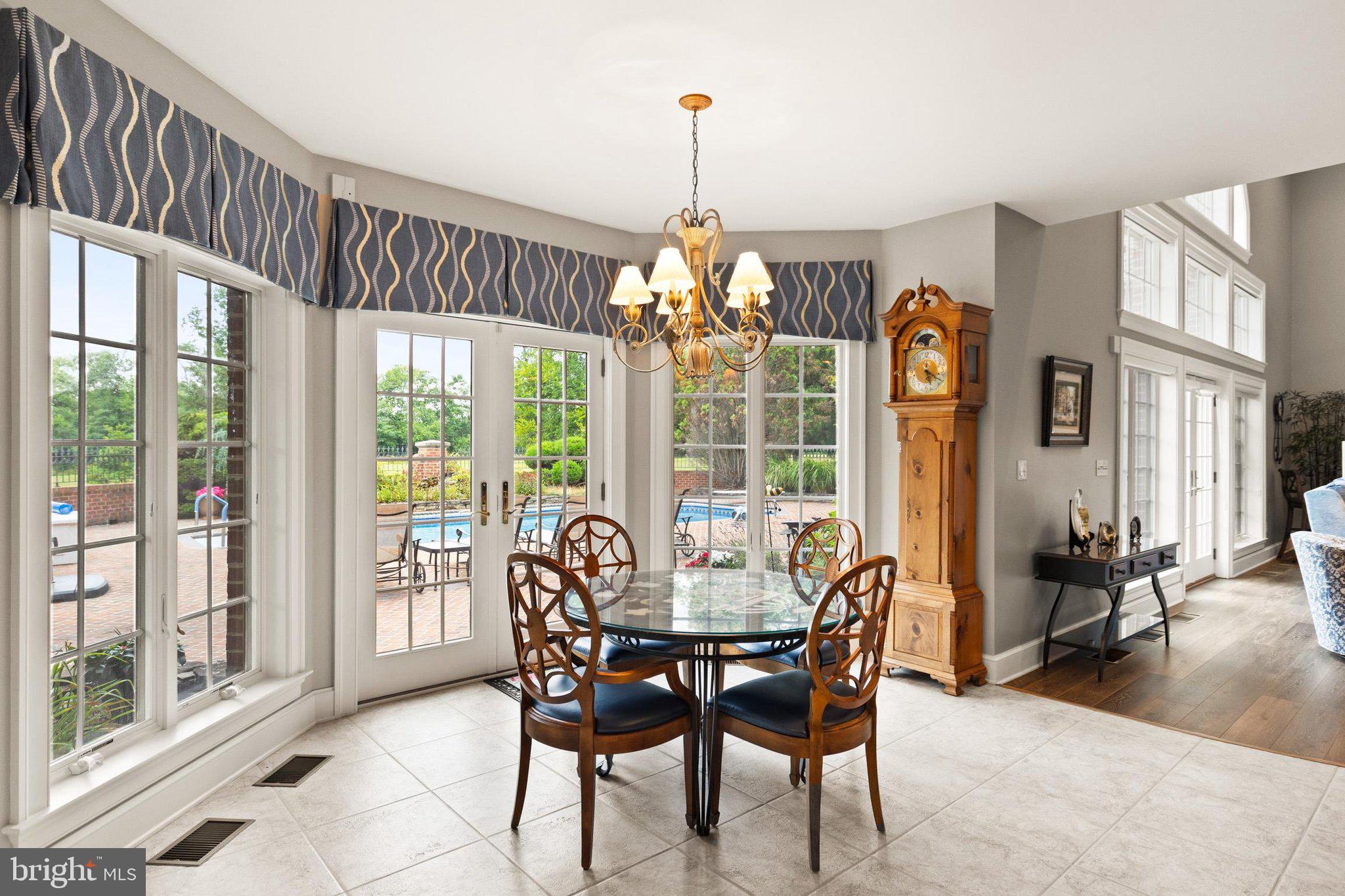 THORNHILL - Residential