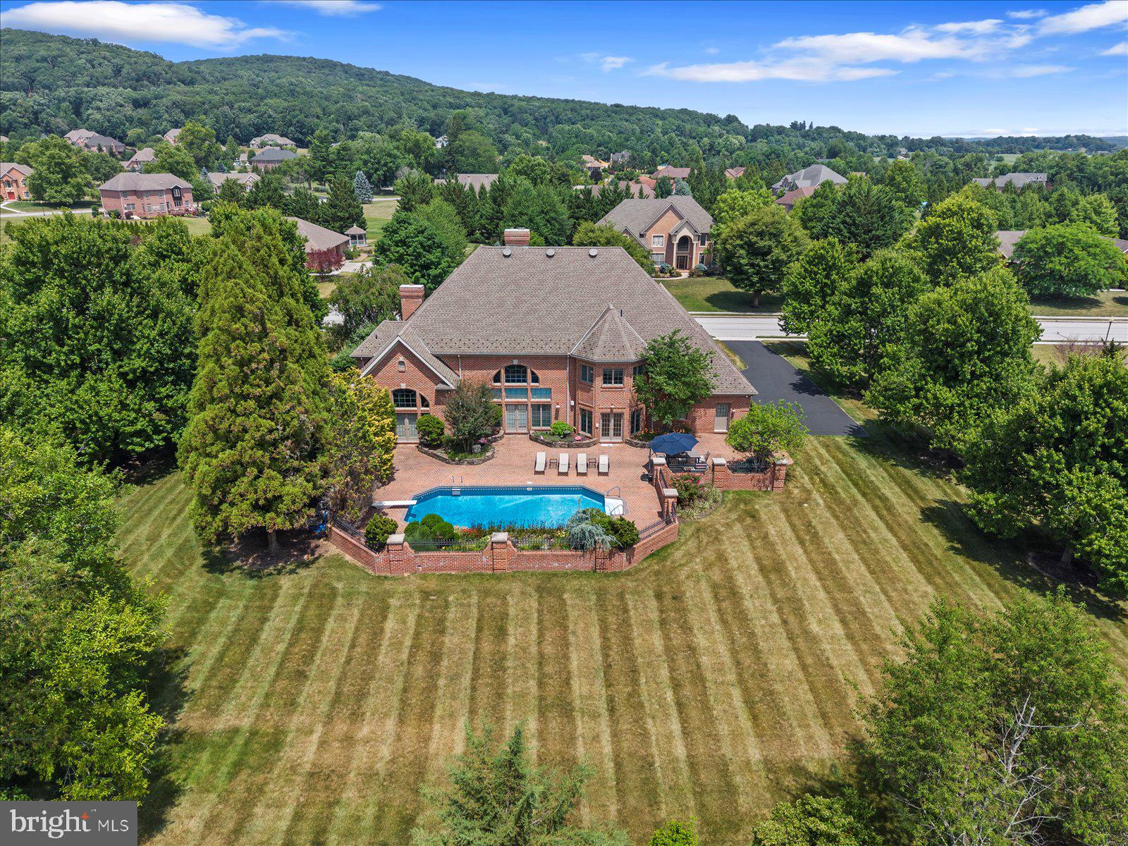THORNHILL - Residential