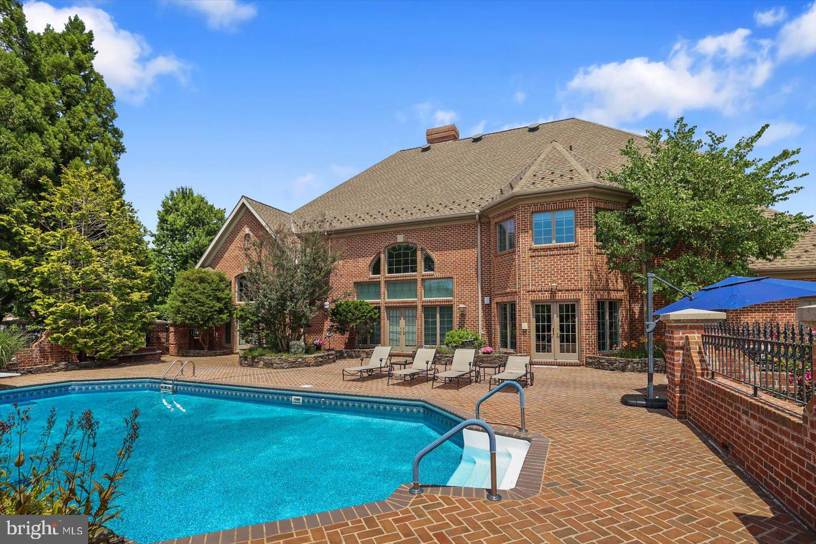 THORNHILL - Residential