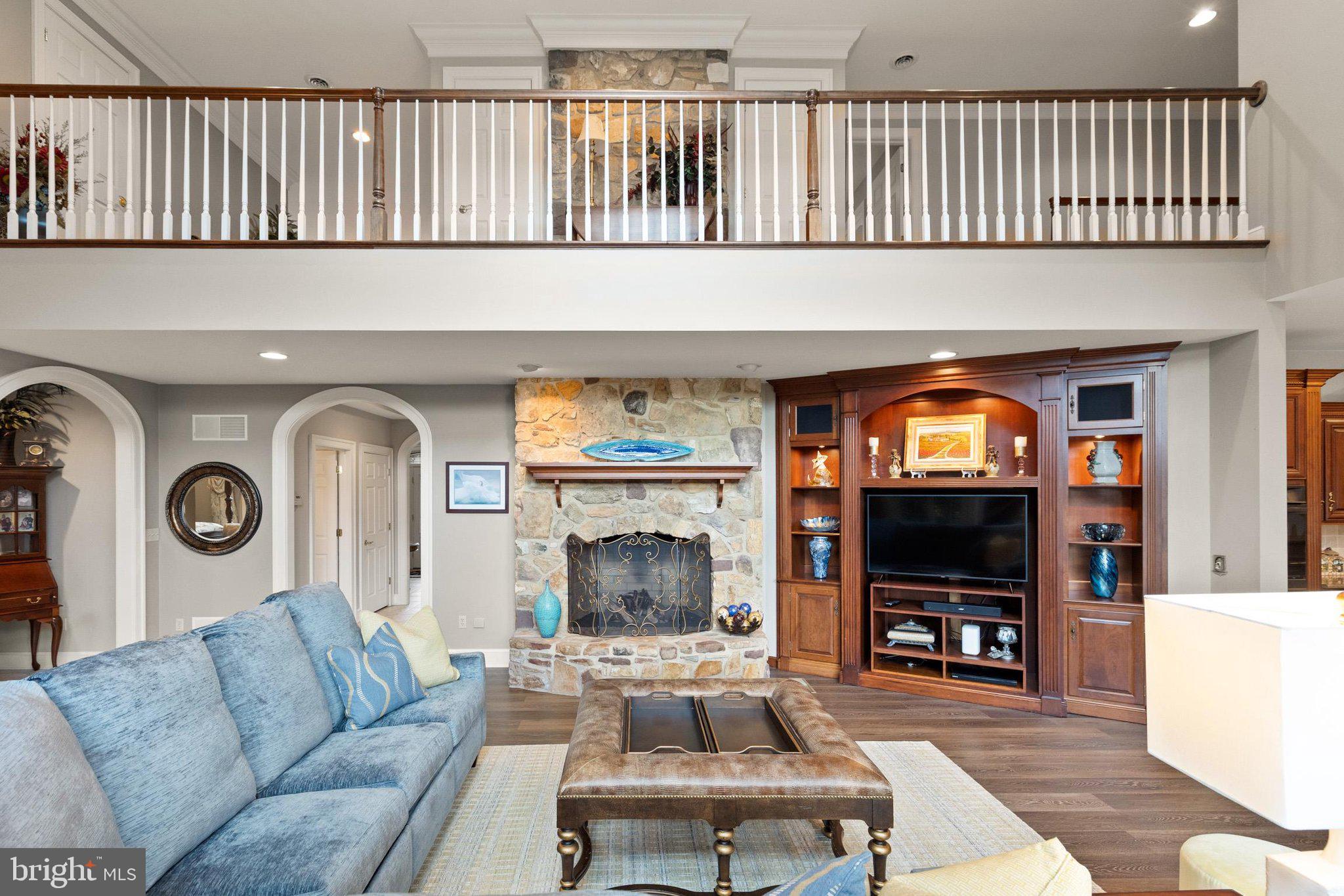 THORNHILL - Residential