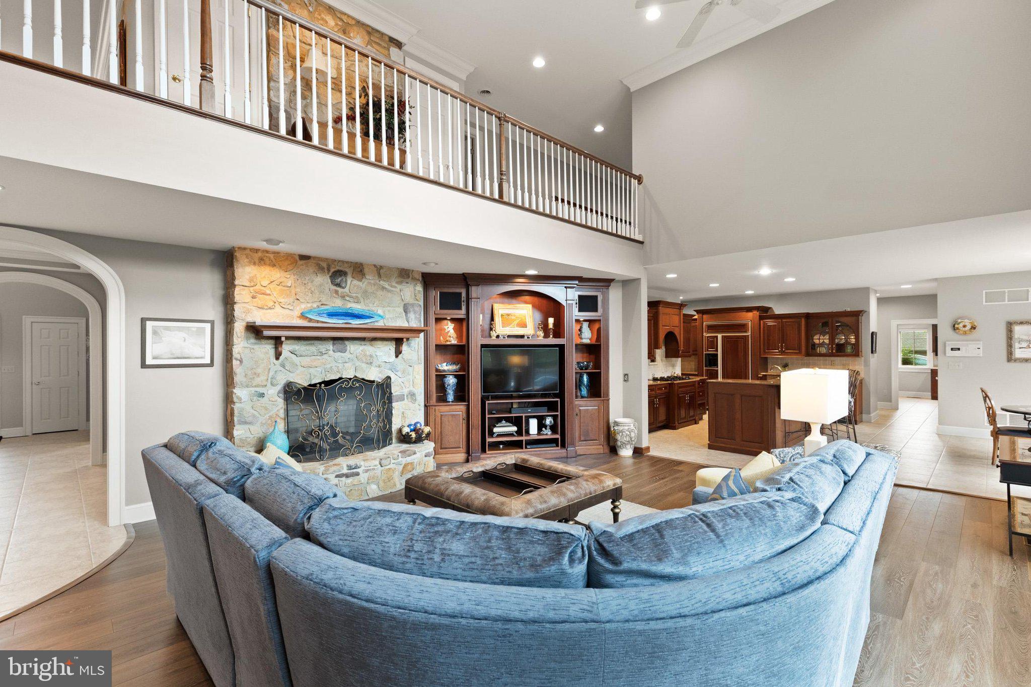 THORNHILL - Residential