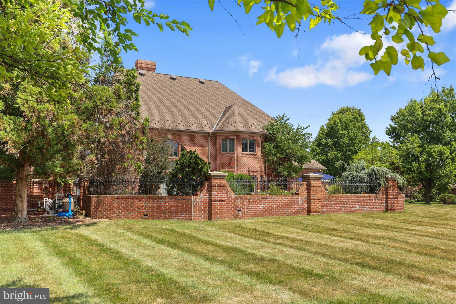 THORNHILL - Residential