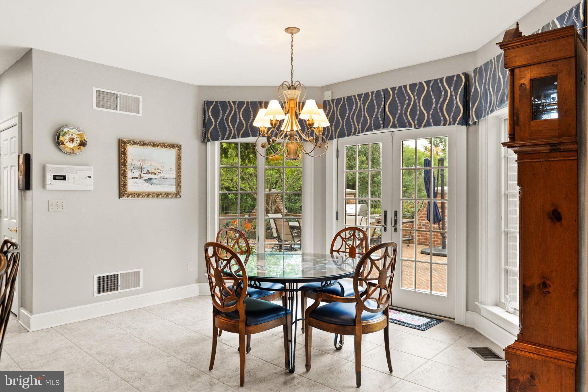 THORNHILL - Residential