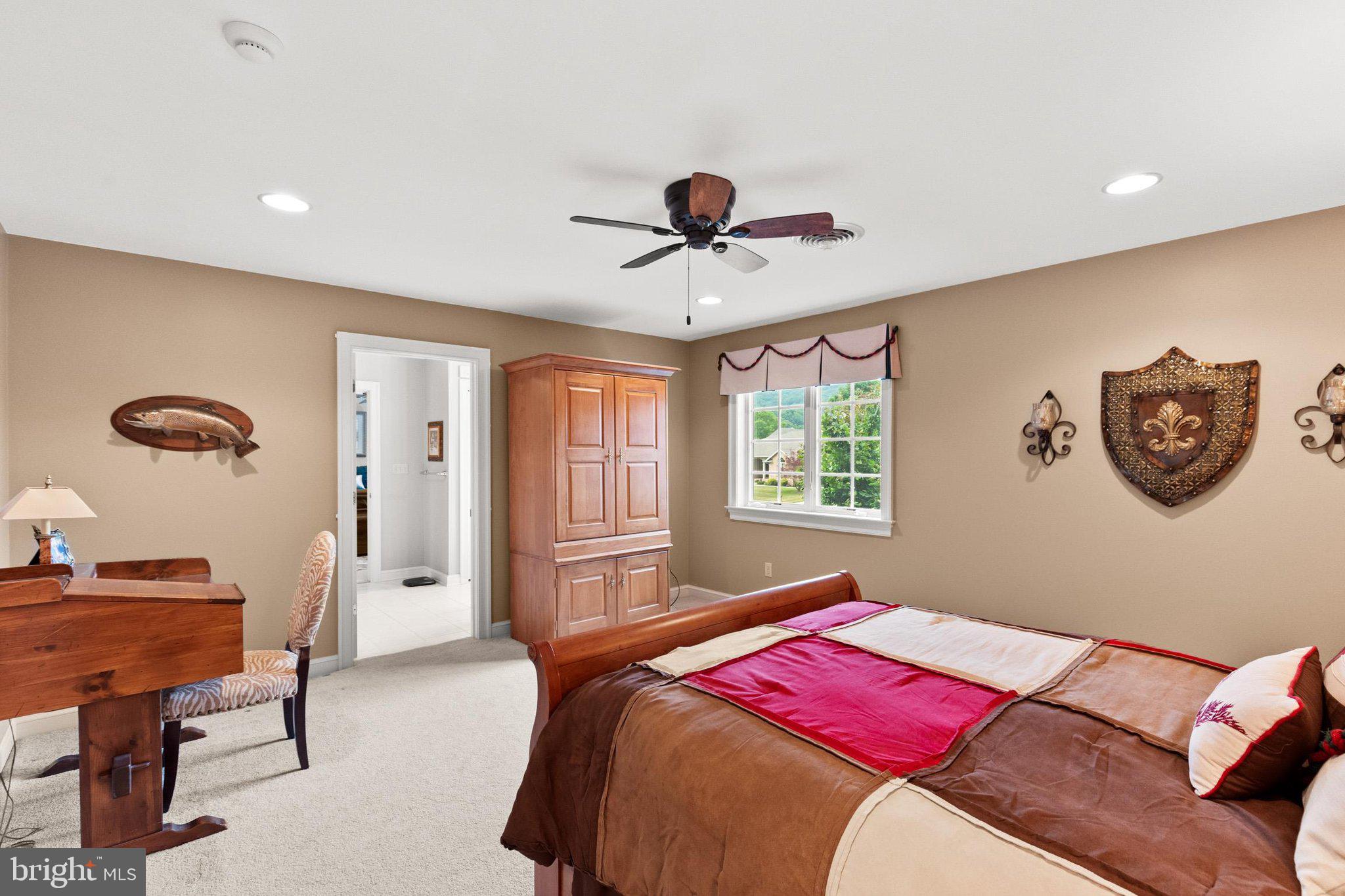 THORNHILL - Residential