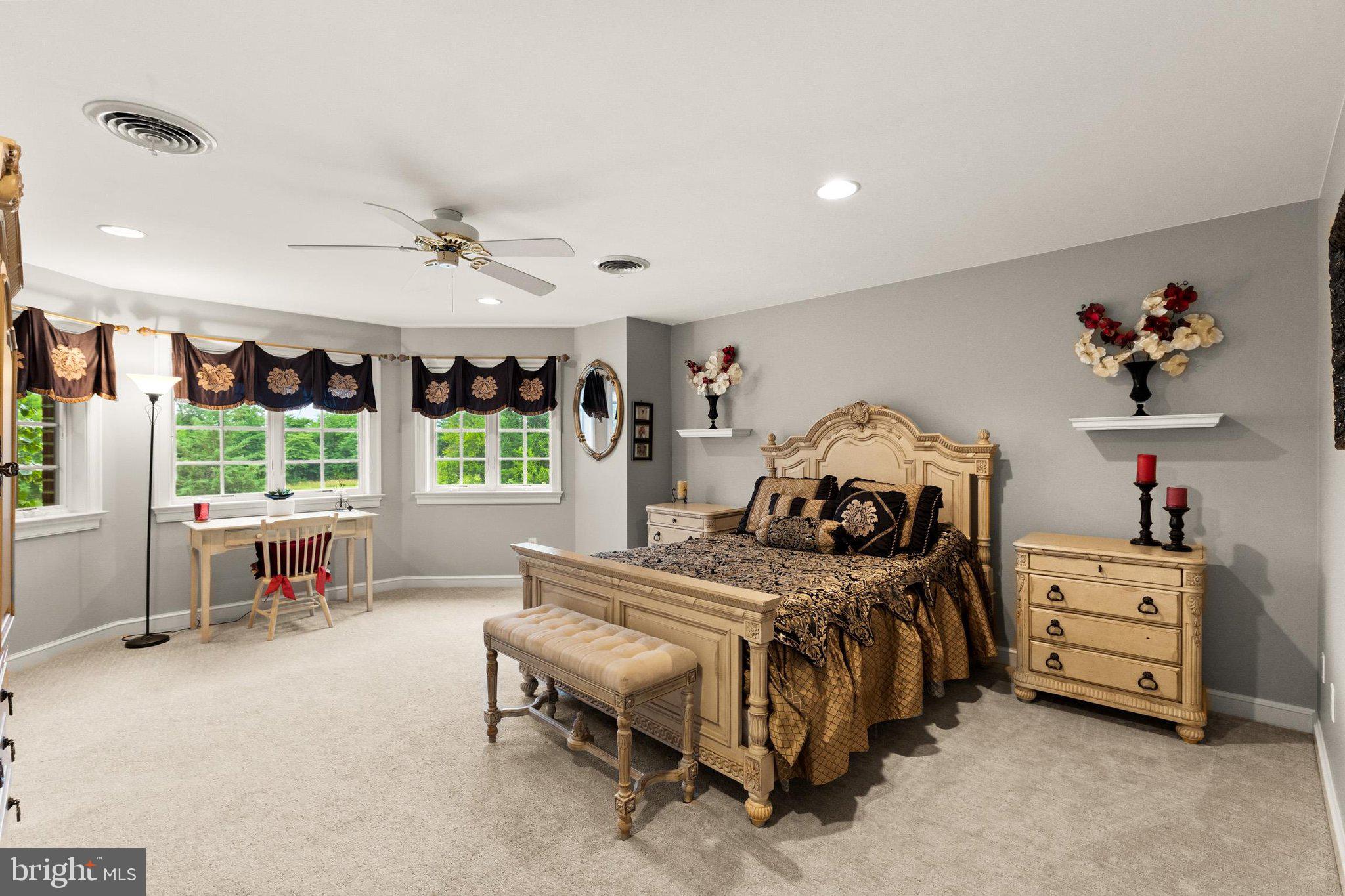 THORNHILL - Residential