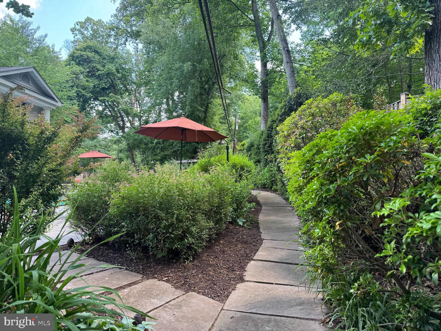 RIVERSIDE MANOR - Residential