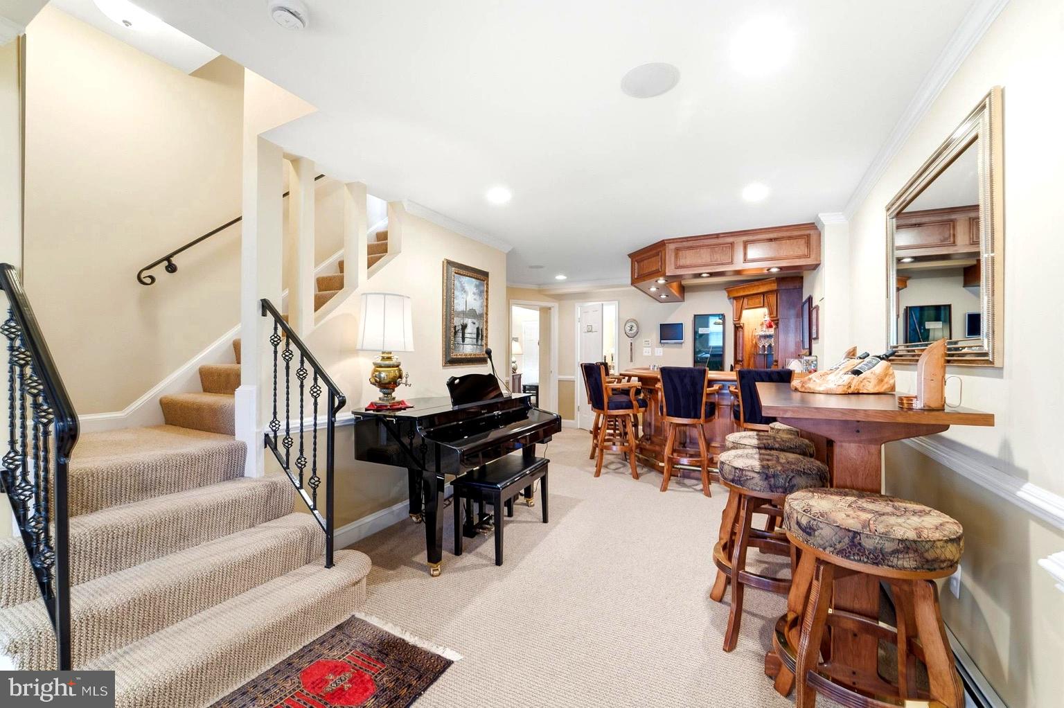 RIVERSIDE MANOR - Residential
