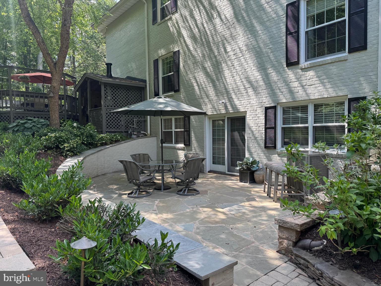 RIVERSIDE MANOR - Residential