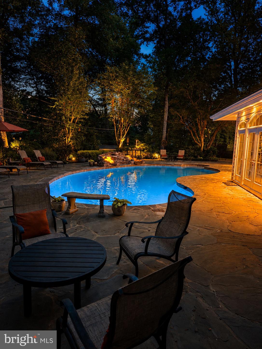 RIVERSIDE MANOR - Residential