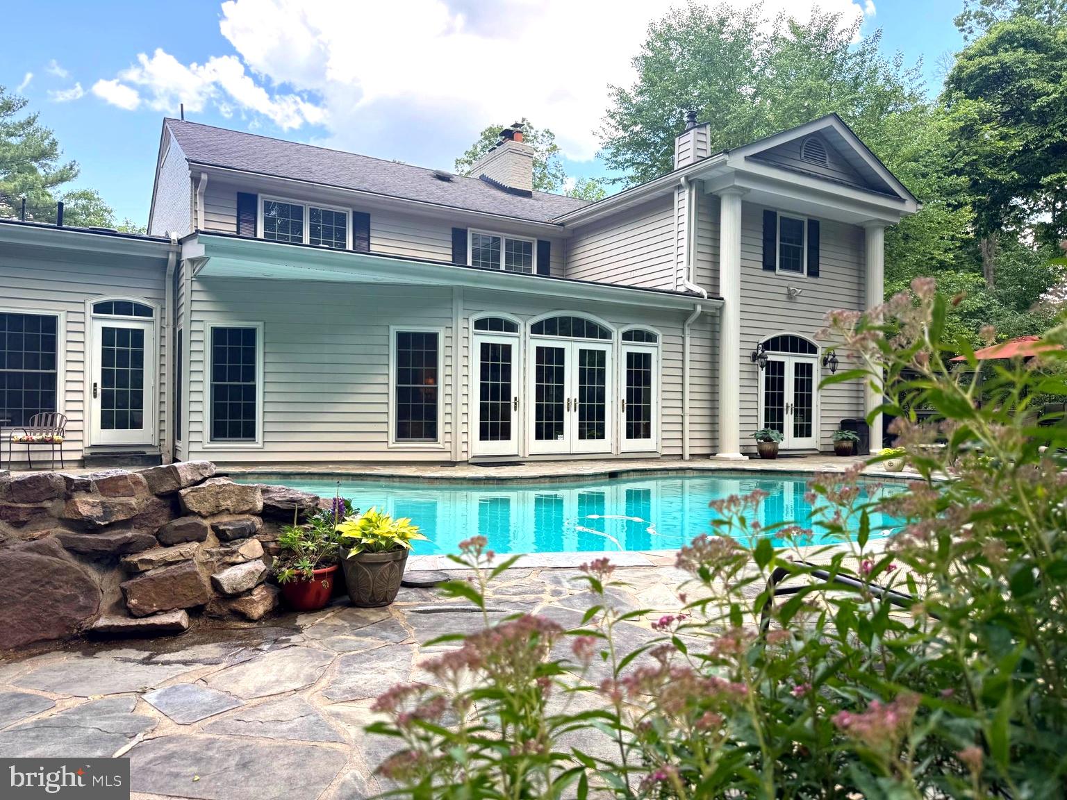 RIVERSIDE MANOR - Residential